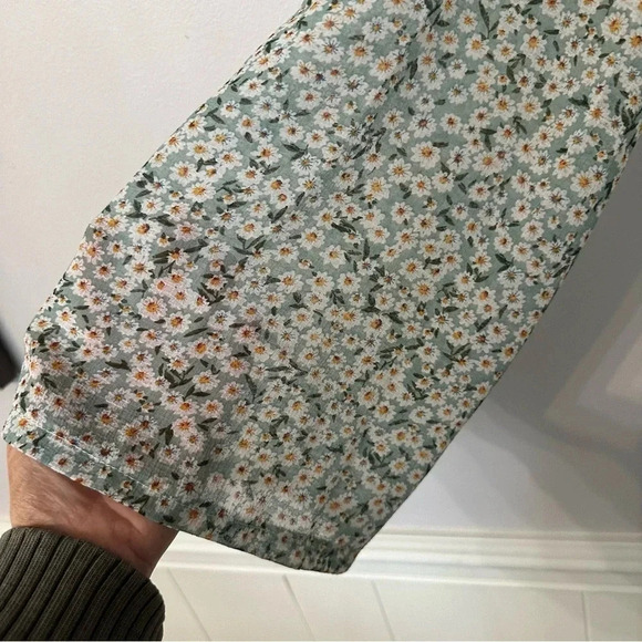 Nasty Gal Women's 3/4 Sleeve Sheer Single Button Daisy Floral Kimono Size M GUC - Picture 6 of 11